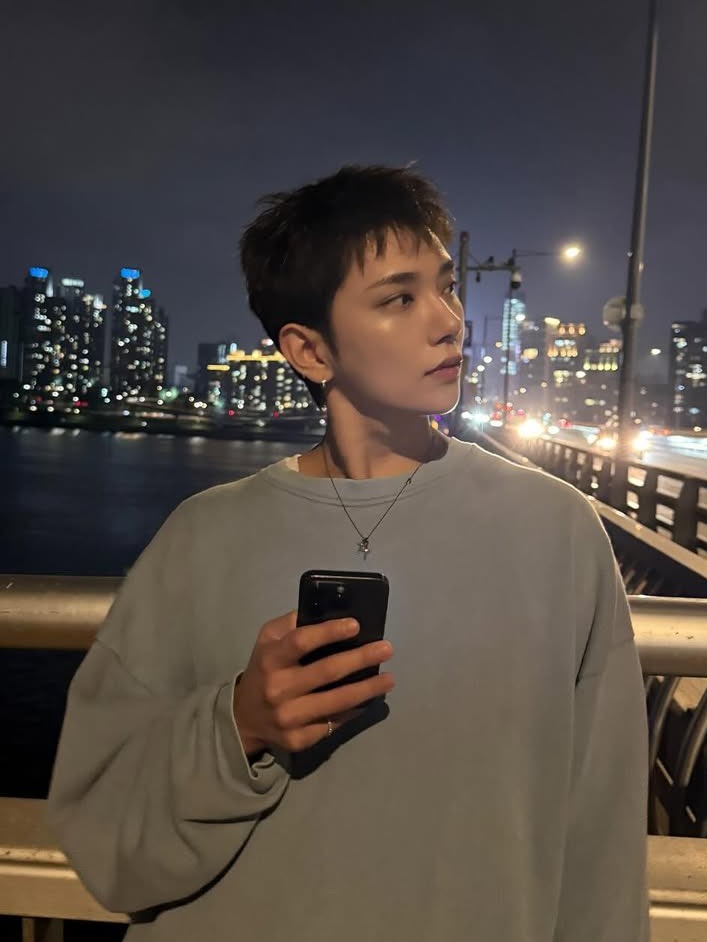 svtayan's tweet image. 고슴도치 때문에 모든걸 외면하고 살았는데 씁 지금 보니 ㄱㅊ은거 같기도 한데?ㅋㅋ 그래 남자가 얼굴 잘생기고 노래 잘부르면 됐지 (아니니깐 콘서트까지 머리 빡세게 기르셈)