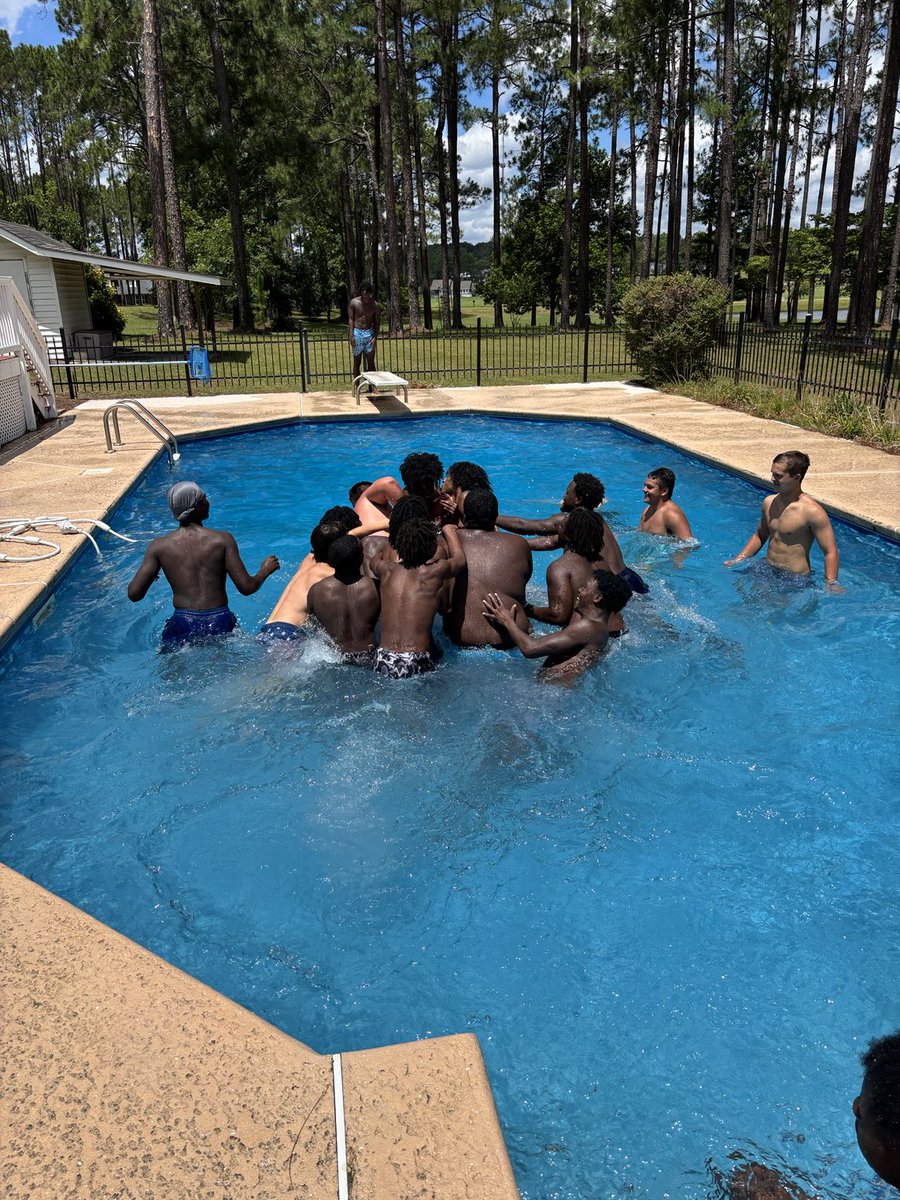 CoachMBurleson's tweet image. Perfect Attendance Party! Water shortage in the Pool!
