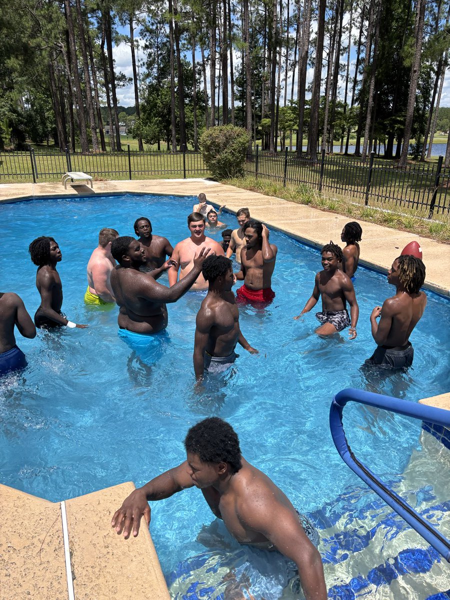CoachMBurleson's tweet image. Perfect Attendance Party! Water shortage in the Pool!