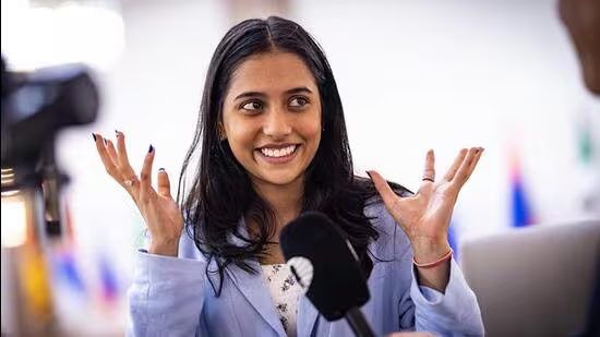 🚨 The Women’s Chess World Cup is going to see a historic finish. For the first time, two Indians will clash in the final. 

Koneru Humpy beat China’s Lei Tingjie in a marathon tie-breaker to set up a summit clash with Divya Deshmukh. 

Both qualified for Candidates 2026. Before