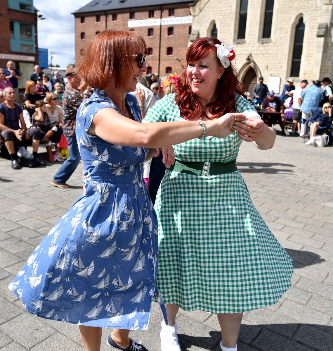 Think you’ve got the best retro look in Gloucester? It’s time to show it off at Gloucester Goes Retro! Enter the competition for best dressed festival goer, best dressed shop window and best dressed team. More orlo.uk/r3p8N