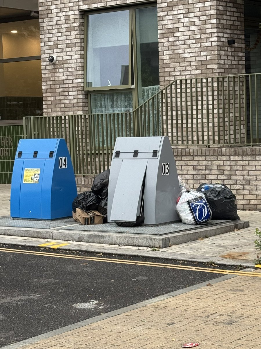 MattLismore's tweet image. Any chance of @lbbdcouncil getting on top of the bins.
Only been asking for you to resolve this basic issue for 2 years.
No rush, whenever you’re ready.
You see how they’re bursting open at the back, that’s a clue that it probably isn’t the residents being lazy.