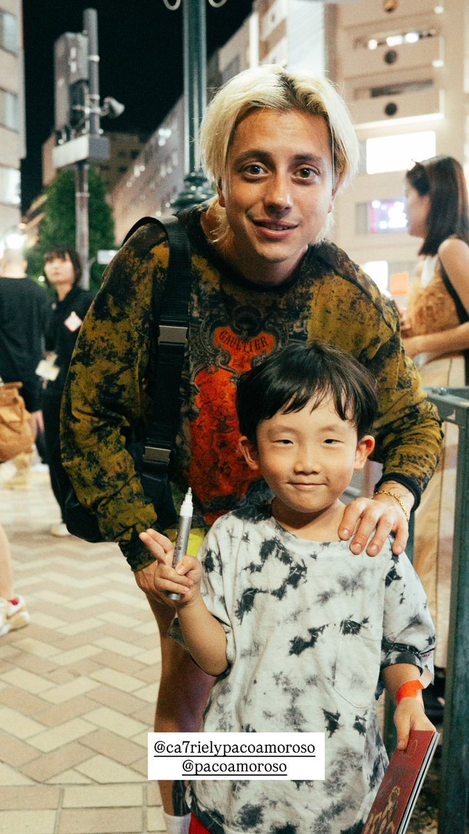 La fotógrafa Ana Hinojosa comparte estas fotos de un niño japonés que pudo conocer a Paco ❤️