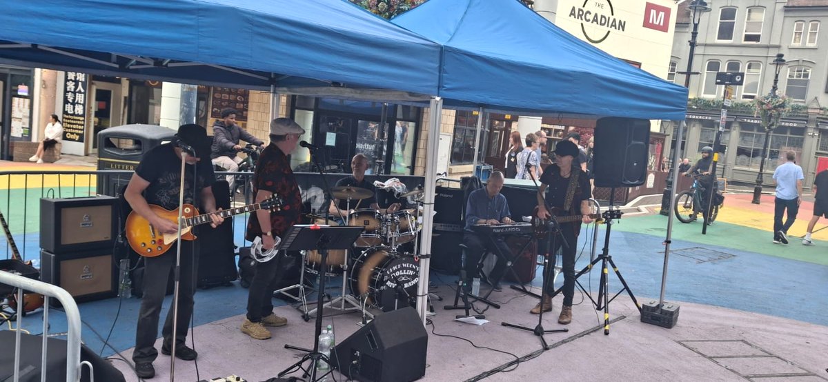 SouthsideDist's tweet image. 🎷 Who&apos;s ready for the second weekend of Jazz Festival?  🎶 Deck chairs out from 5:30PM – see you there!
👉 Full info here: southsidedistrict.co.uk/stories/the-bi… #BJBFESTIVAL