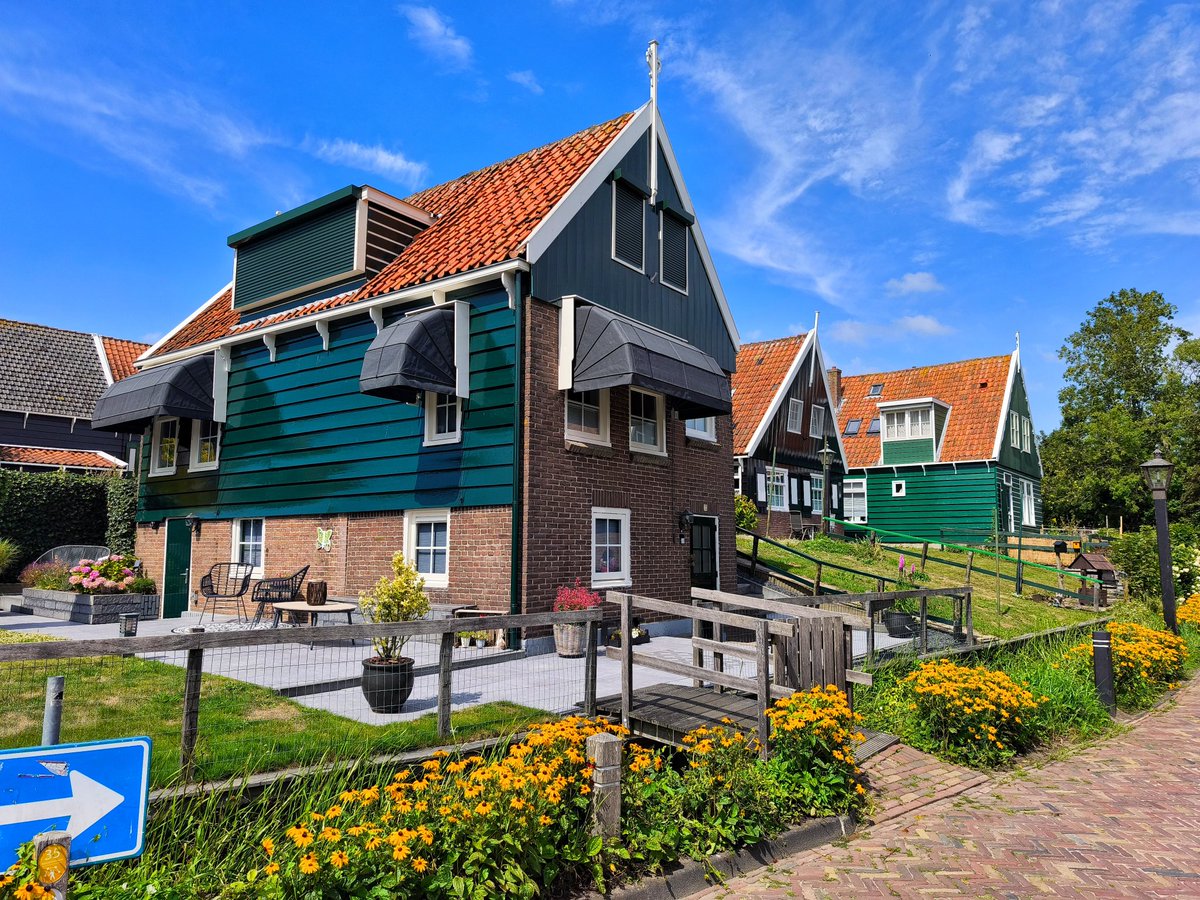 👉🏻 Día 3: Edam, Volendam y Marken 🇳🇱

📍Hemos salido desde la Estación Central de Amsterdam

✌🏻Waterland Day Ticket: 12,50€ (incluye viajes en bus ilimitados por la zona durante un día)

💵 Se puede comprar en el mismo bus