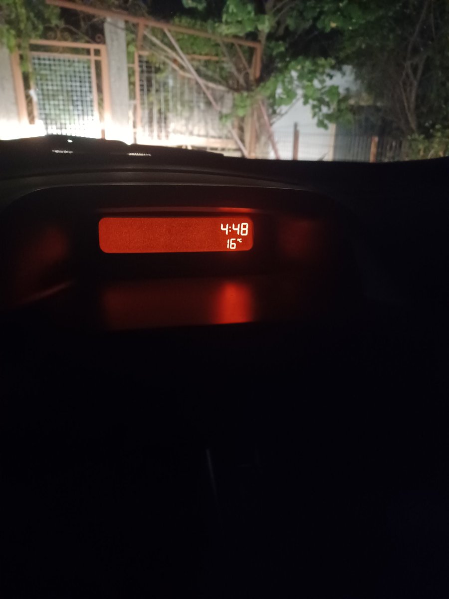 Chriskarako's tweet image. οταν το χωριο σου σε αποζημιωνει με 1 αλεπου,3 αλεπουδακια,1 λαγο και 1 αρκουδακι στον δρομο της επιστροφης στην κολαση του #καυσωνας
