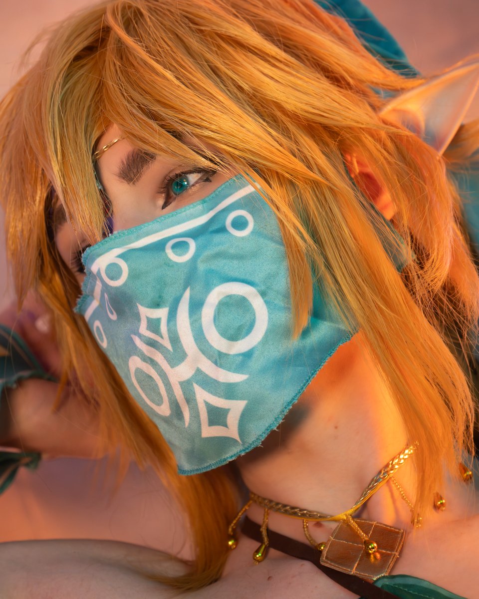 harukyucosplay's tweet photo. Pt.2 of my 2nd cosplay of the week! Don’t forget, the version of the winner with the hashtag #harukyucow will be posted in my instagram story! Photo by serina.violetcosplay #cosplay #link #linkcosplay #gerudolink #gerudolinkcosplay #gerudo #zelda #botw #linkbotw #linkbotwcosplay https://t.co/zXVBhPmJ8F
