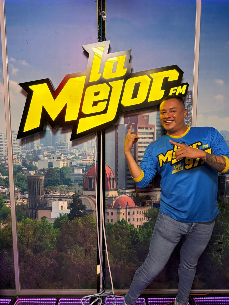 ¡Ya está la cochinilla al aire! Puedes pedirle tu rola favorita en nota de voz al 55 80 032 977 🤩🎶