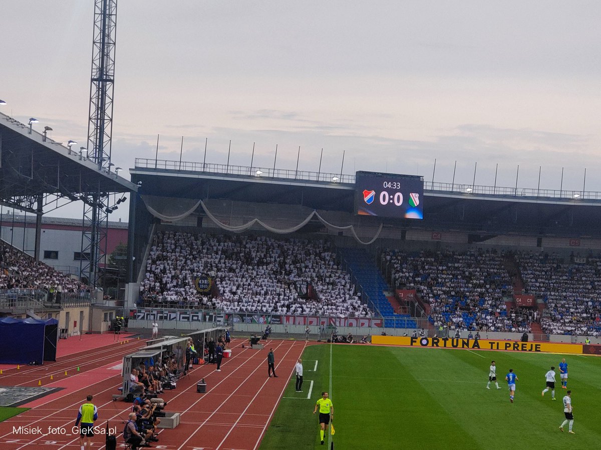 MiskaPatryk's tweet image. #GieKSatwitter Legia obecna w Ostravie