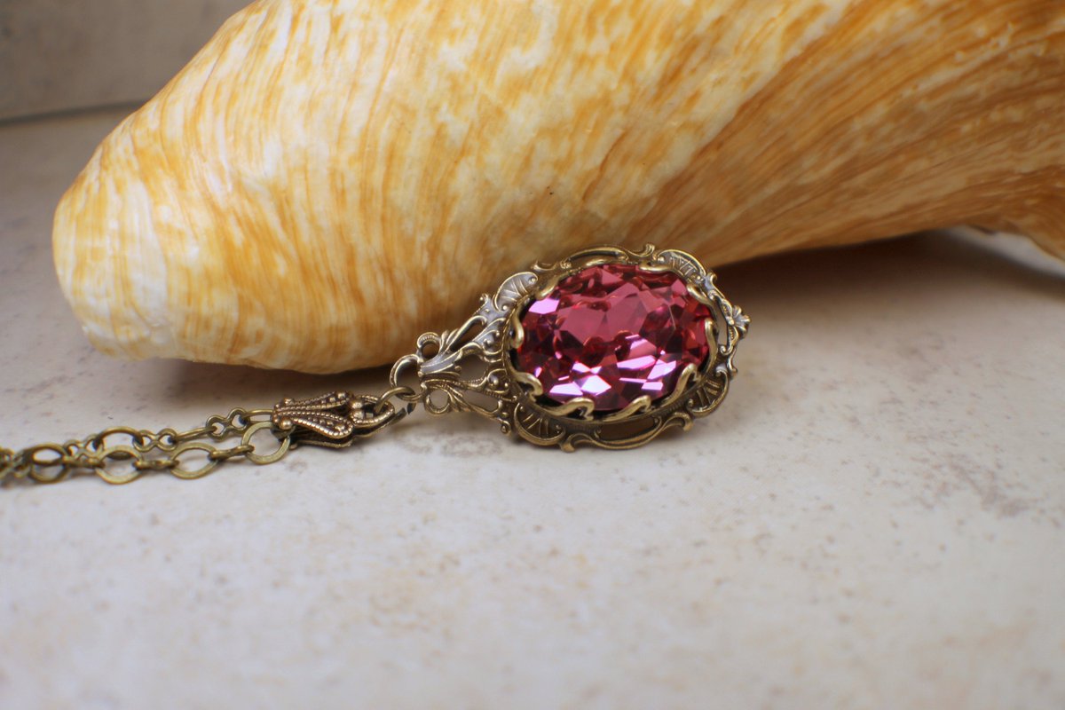 charsfavorite's tweet image. Sparkle with elegance! Discover the beauty of our Swarovski Crystal Rose Necklace for just $50. Elevate your style effortlessly. #JewelryLovers #SwarovskiStyle
Shop Now charsfavoritethings.com/products/4crys…