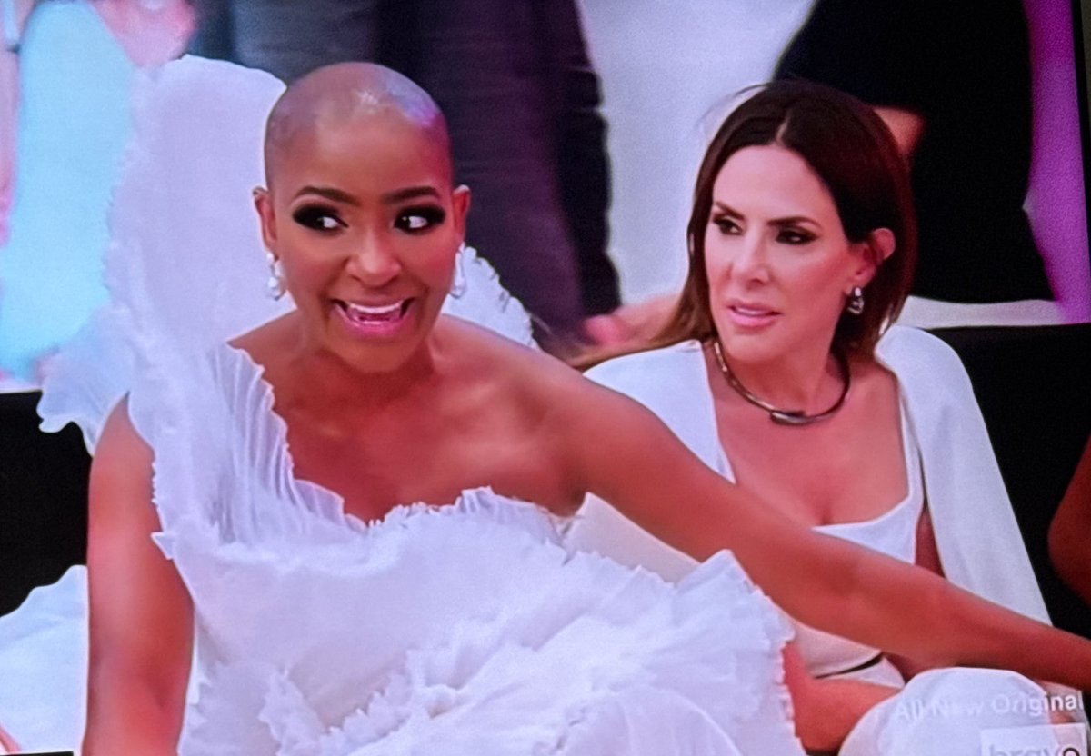 YaelML11's tweet image. Not Jen Fessler crossing over to be in the middle of the action… #RHOM #RHONJ