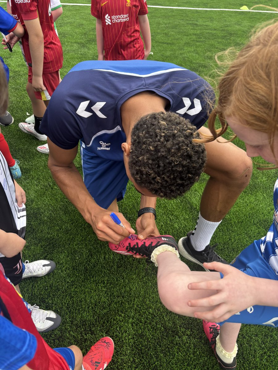 KillieCommunity's tweet image. 📸 Today’s Special Visitors!
Our Summer Programme participants enjoyed a brilliant surprise as a hat trick of new signings, Marcus Dackers, Tom Lowery and Eddie Beach, dropped by to join in the fun! ⚽