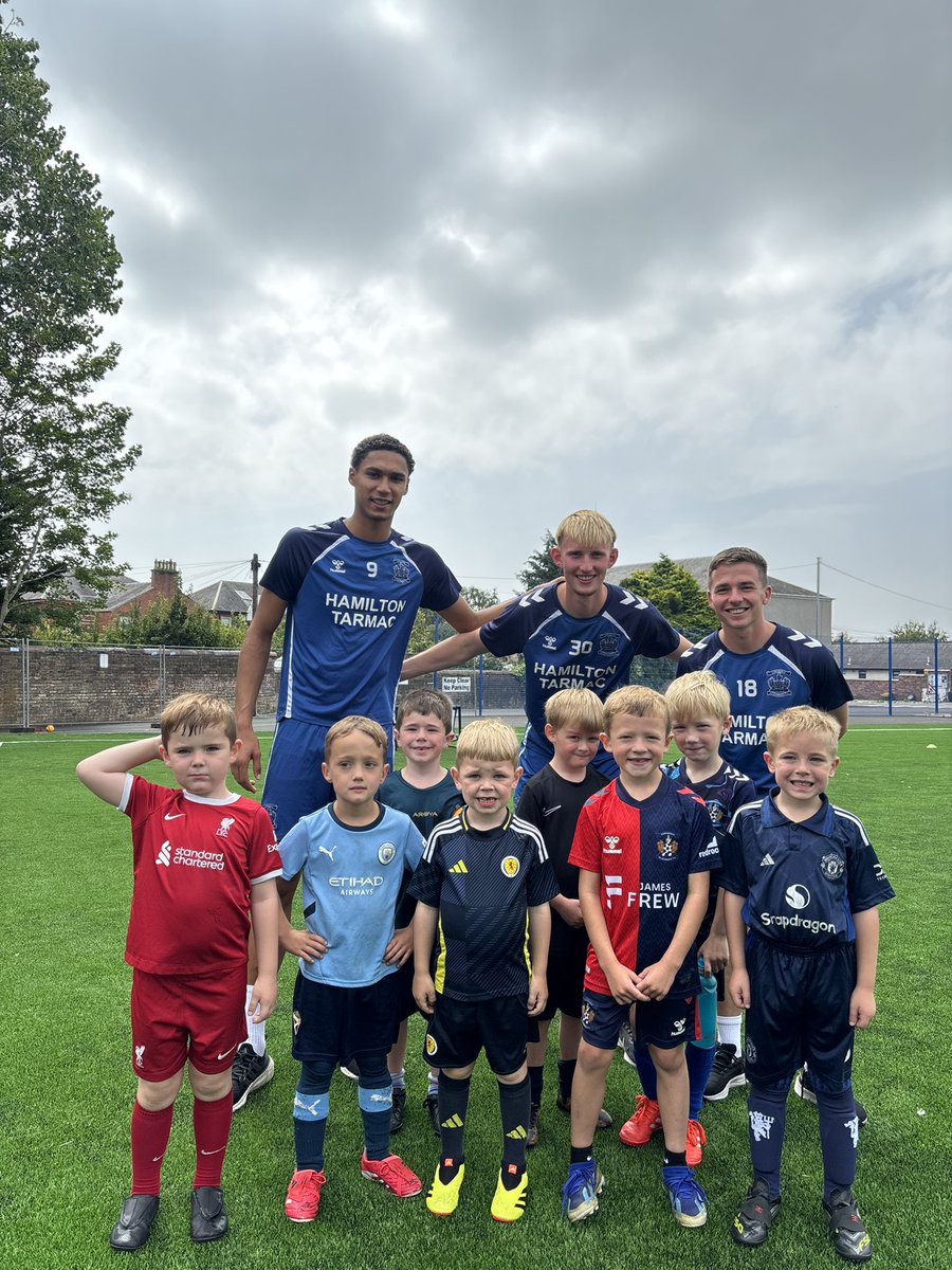 KillieCommunity's tweet image. 📸 Today’s Special Visitors!
Our Summer Programme participants enjoyed a brilliant surprise as a hat trick of new signings, Marcus Dackers, Tom Lowery and Eddie Beach, dropped by to join in the fun! ⚽