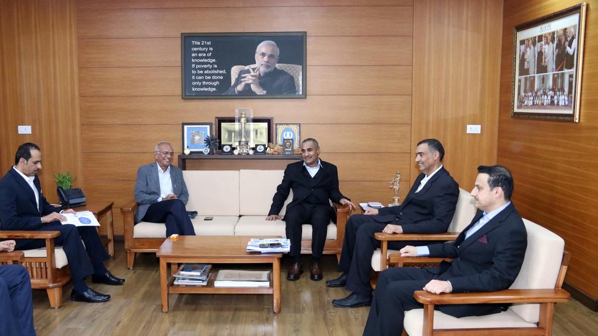 NFSU_Official's tweet image. A four-member delegation from the Royal Oman Police, led by Col Nasser Ali Ahmed Al Hooti, visited NFSU, Gandhinagar on 24th July 2025. The delegation discussed in detail the areas of potential collaboration with Dr J.M. Vyas, Vice Chancellor of #NFSU.

#Visit #RoyalOmanPolice
