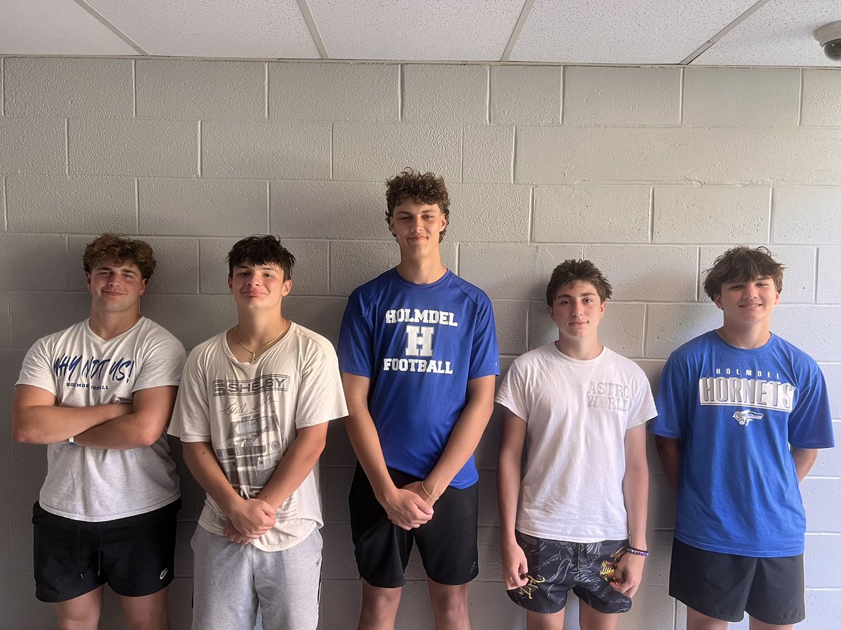 David Sherman (@mrdavidsherman) on Twitter photo 🏈 Holmdel FB 🏈
🚨Week 5 - Workout Player of the Week🚨
• Senior - Peter Berardi (LB/OL)
• Junior (2) - Hunter Sanfilippo (DL/LB/TE) and Gavin Mason (DL/OL/TE)
• Sophomore - Dylan MacDonald (WR/DB)
• Freshman - Justin Smith (TE/LB/DL)
<a href="/holmdelhornetfb/">HolmdelHornetFb</a> 🏈 Holmdel FB 🏈
🚨Week 5 - Workout Player of the Week🚨
• Senior - Peter Berardi (LB/OL)
• Junior (2) - Hunter Sanfilippo (DL/LB/TE) and Gavin Mason (DL/OL/TE)
• Sophomore - Dylan MacDonald (WR/DB)
• Freshman - Justin Smith (TE/LB/DL)
<a href="/holmdelhornetfb/">HolmdelHornetFb</a>