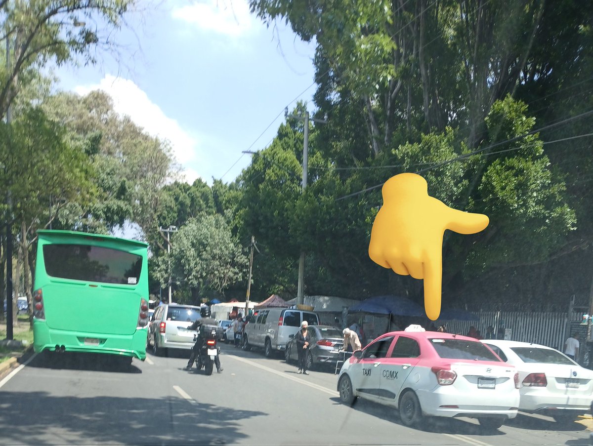 c4reporte's tweet photo. @UCS_GCDMX @PabloVazC @TlalpanVecinos @CiudActivos Calza del Hueso soble fila sobre el @Tu_IMSS 32 https://t.co/LyMmysun5v