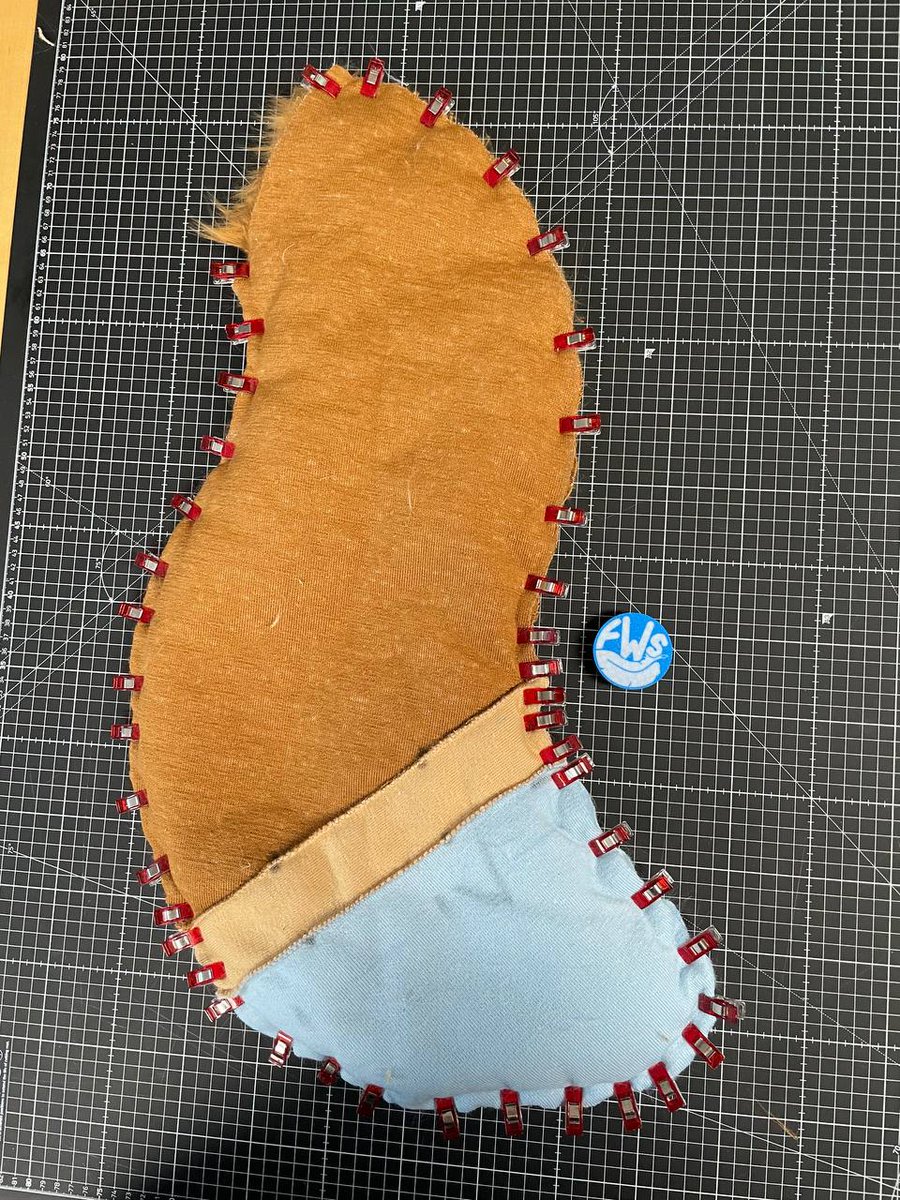 How many Clips do you need?
Not that many. 

How many do you wanna use?
All of them.

Tail WIP

#furryart #fursuit #fursuitmaker