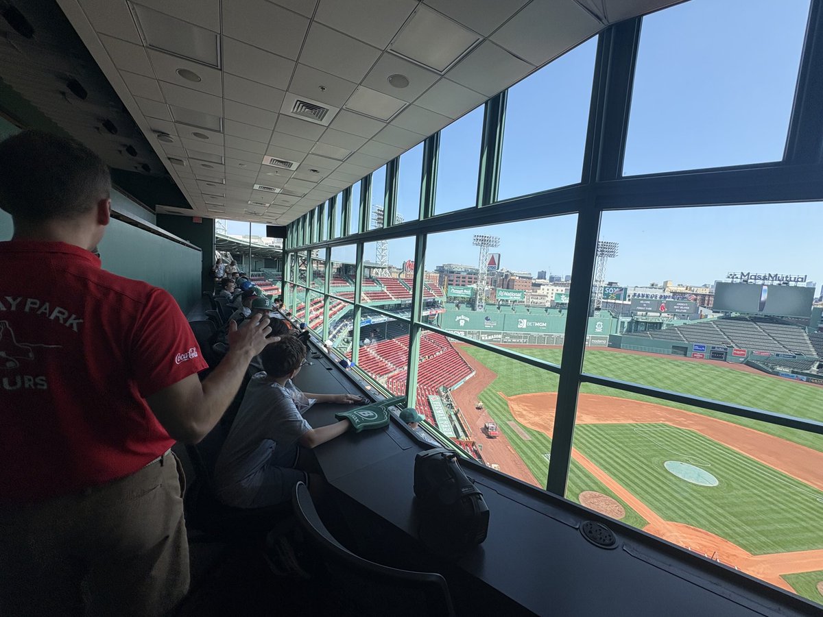 adamgiardino's tweet image. Field trip to Fenway, taking it all in with 75 campers from @playbyplaycamps in Boston