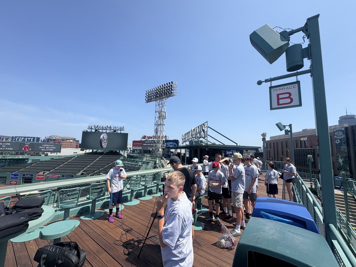 adamgiardino's tweet image. Field trip to Fenway, taking it all in with 75 campers from @playbyplaycamps in Boston