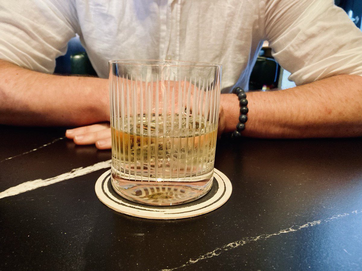 Деда сегодня похоронили.
Я пошел в бар #Hemingway и заказал себе японский виски.
Спокойного сна тебе дедушка, отдыхай.