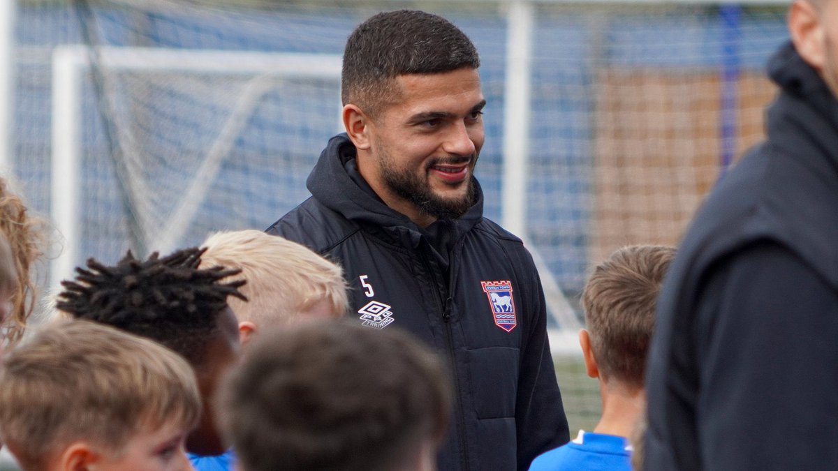 ITFCFoundation's tweet image. A leader on and off the pitch.

Thank you for everything and all the best for the future, @sammorsy08 💙