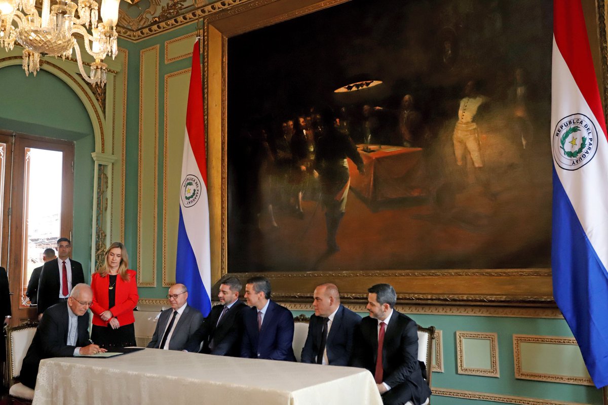 El presidente del Partido Colorado, Horacio Cartes, participó como Testigo de Honor del juramento del embajador de Paraguay ante el Gobierno de los Estados Unidos de América, Gustavo Leite.