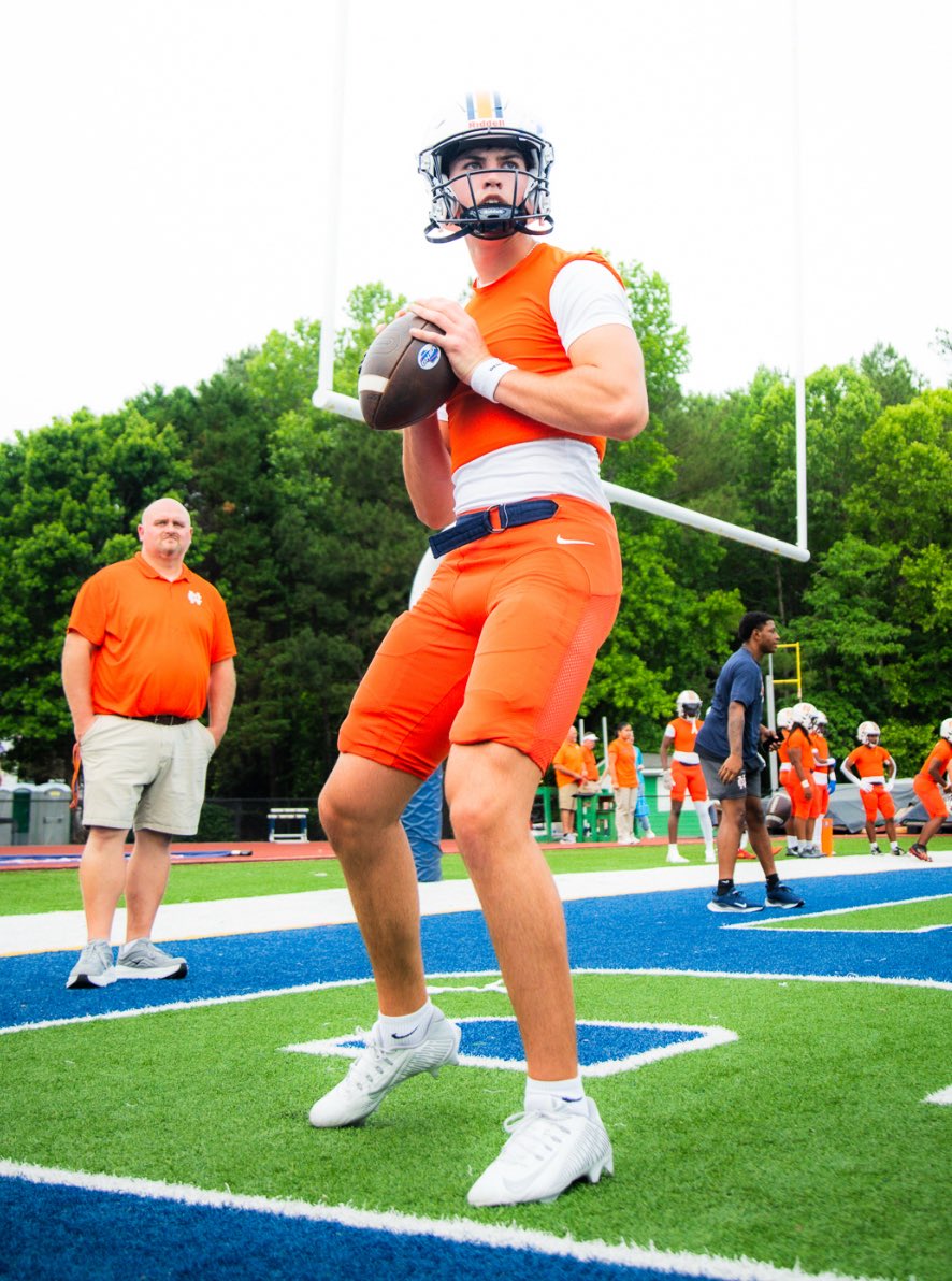 ByEliLederman's tweet image. NEWS: Four-star 2027 QB Teddy Jarrard has announced his commitment to Notre Dame over Georgia, Ohio State, Michigan and Penn State.

Marcus Freeman lands his 2027 QB. Jarrard, No. 210 in the ESPN Junior 300, joins ILB Ellis McGaskin as the Irish&apos;s second pledge in the &apos;27 cycle.