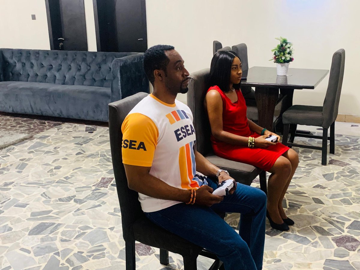 BeziFredrick's tweet photo. . @boladebezi playing video game with the crown Prince of Benin kingdom. https://t.co/b6U3wbs6y2