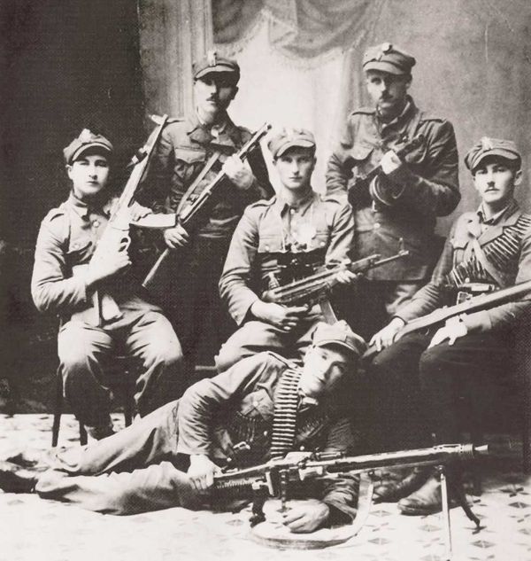 AnitaSchelde's tweet image. 24 VII 1946r. Polscy Powstańcy z Oddziału Śp. Władysława Kozłowskiego ps. "Orion", zatrzymali pociąg na stacji Jedlnia–Letnisko i uwolnili 7 żołnierzy WiN wiezionych na śmierć do UB-eckiej katowni w Lublinie. Wieczna Chwała Bohaterom ! #WyklętaPamięć