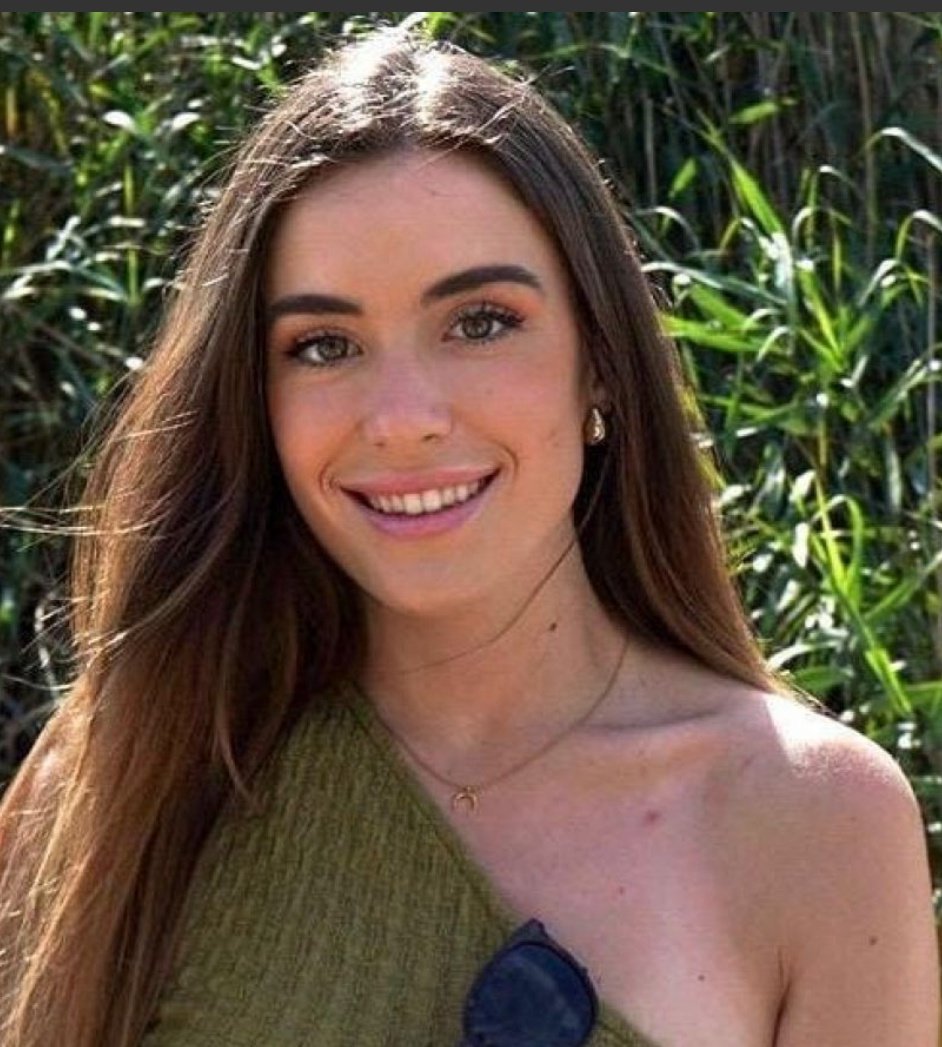 Ángela estaba  en Tailandia, sufrió un accidente que la dejó en coma y el Gobierno de España se negó a pagarle un avión que la trajera a su país.
Si se hubiera llamado Begoña Gómez, hubiera podido ir y venir todas las veces que hubiera querido con 7 maletas cargadas de cocaina.