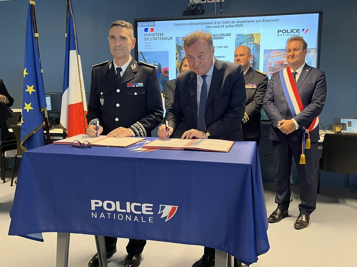 JMFourgous's tweet photo. Création du pôle d’#innovation en #sécurité aux côtés du Directeur de la @PoliceNationale et de @sophieprimas L’objectif est de développer de nouveaux moyens d’investigation et d’intervention en renforçant la coopération entre les acteurs publics, universitaires et industriels https://t.co/1TJgpWZEvW
