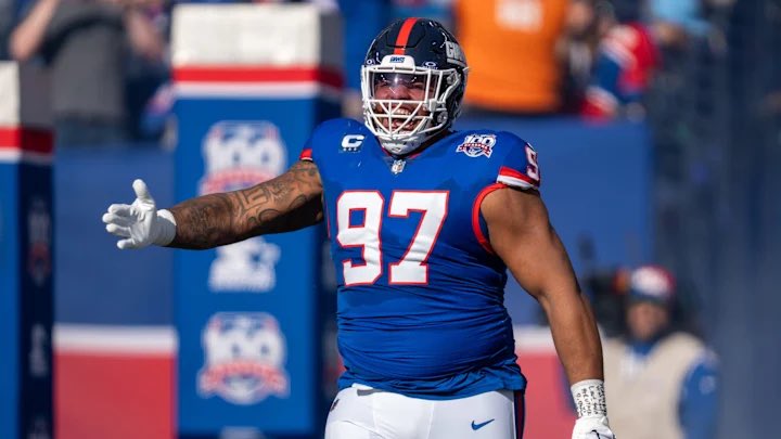 The Giants have added $3 million in incentives to Dexter Lawrence’s contract for the 2025 season.

Lawrence signed a 4-year, $90 million extension with the Giants just before the 2023 season.

His current deal runs through the 2027 season.