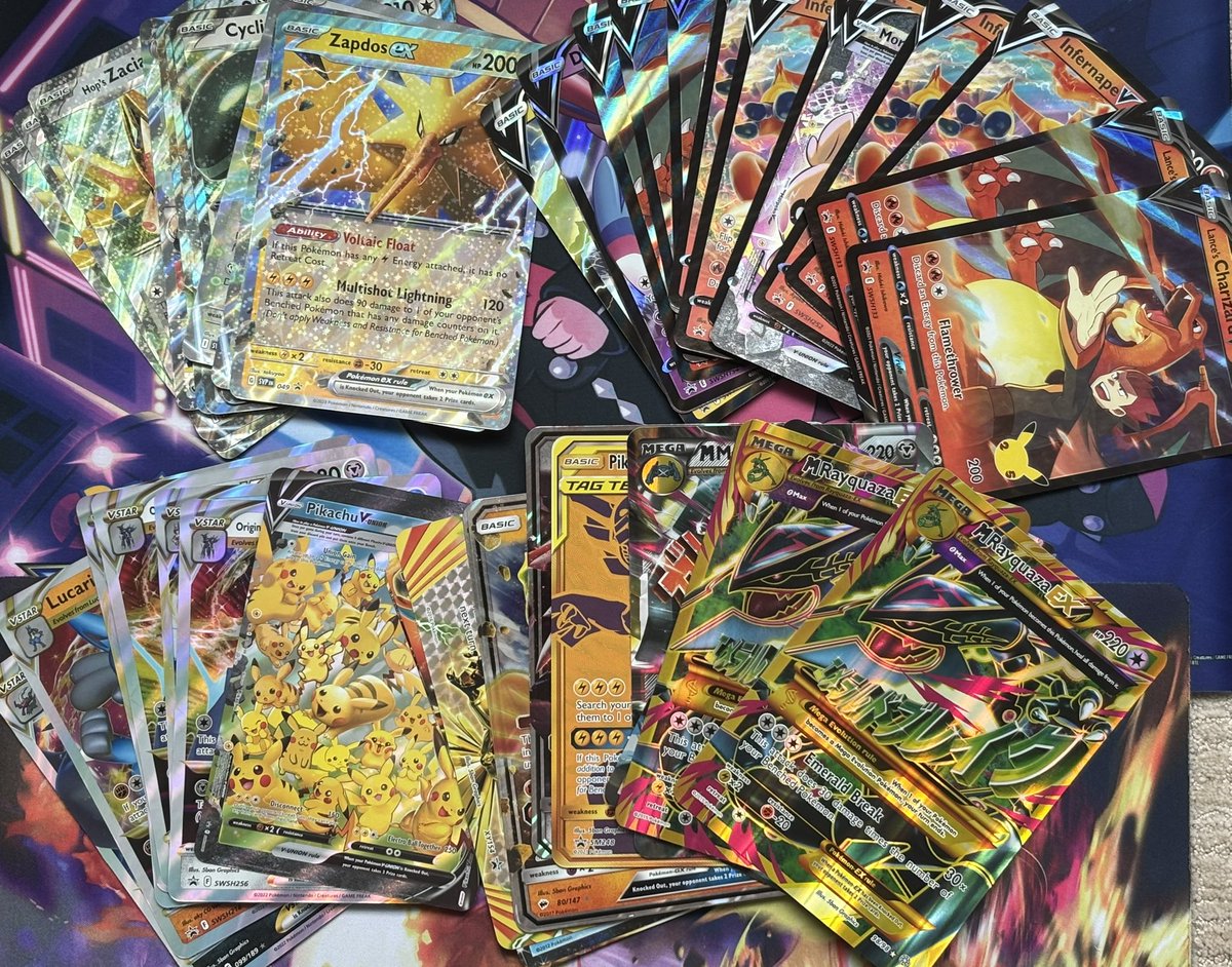 PZPTCG's tweet image. Stack of 50 jumbos, idk the jumbo market but ive been slowly adding to this pile over time - before i just throw em up for auction are there any jumbo collectors here who want a first chance to buy?