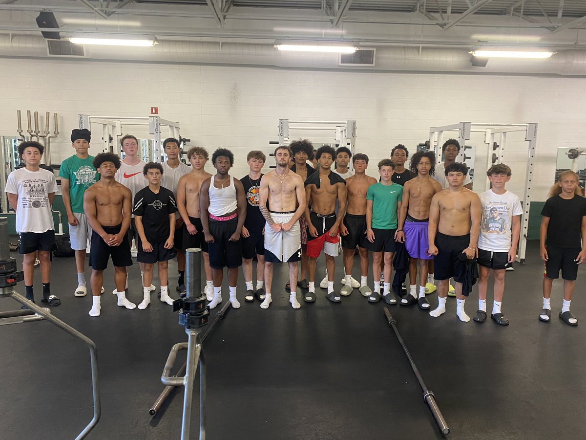 coachbrettflory's tweet image. Summer Hooper Weights ✅🏀💪🏼
These guys have been working hard on their basketball bodies the last 2 months!
Next up — Preseason Conditioning in early September. 🗓️
#HAVOC #ForTheCulture
@CamrickD @ChanMarshal1 @snider_tobin @Daven__Johnson @CaleClingan3 @Gavin_Chadwick1