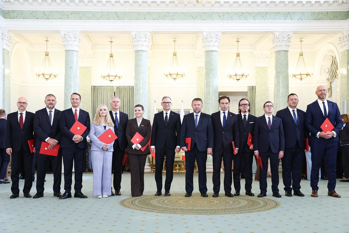 Ministerstwo Rolnictwa i Rozwoju Wsi (@mrirw_gov_pl) on Twitter photo 📢 Zmiana na stanowisku Ministra Rolnictwa i Rozwoju Wsi
🤝Na wniosek premiera Donalda Tuska, prezydent Andrzej Duda powołał dziś <a href="/StefanKrajewski/">Stefan Krajewski</a> na stanowisko Ministra Rolnictwa i Rozwoju Wsi. Dotychczas pełnił on funkcję sekretarza stanu w MRiRW.
💬 – Dziękuję Panu 📢 Zmiana na stanowisku Ministra Rolnictwa i Rozwoju Wsi
🤝Na wniosek premiera Donalda Tuska, prezydent Andrzej Duda powołał dziś <a href="/StefanKrajewski/">Stefan Krajewski</a> na stanowisko Ministra Rolnictwa i Rozwoju Wsi. Dotychczas pełnił on funkcję sekretarza stanu w MRiRW.
💬 – Dziękuję Panu
