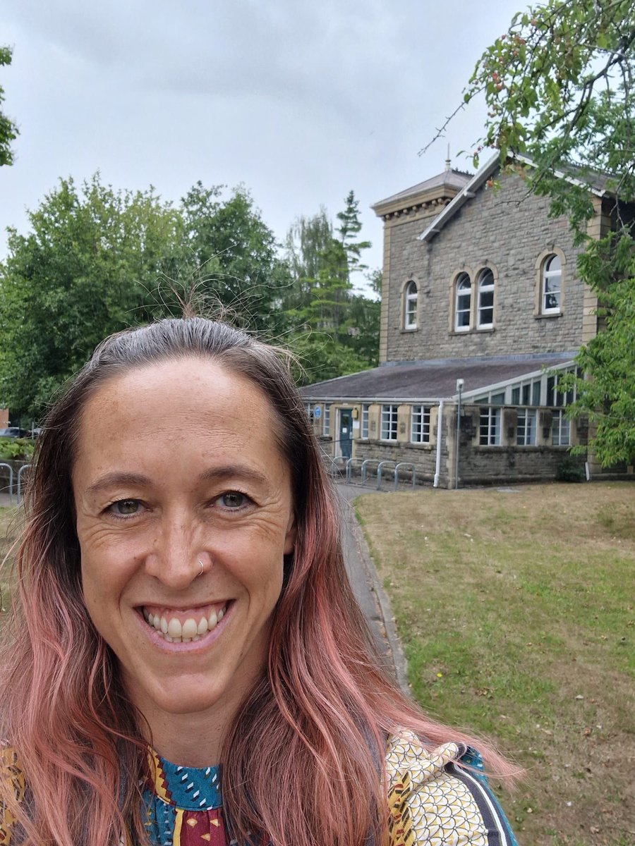 Comms and Engagement Lead Amy has been at UWE Bristol today  presenting third year prizes to some of the students graduating today. Winners and prizes to follow soon! Avon LOC wish all the students a fantastic graduation ceremony this afternoon and congratulations!