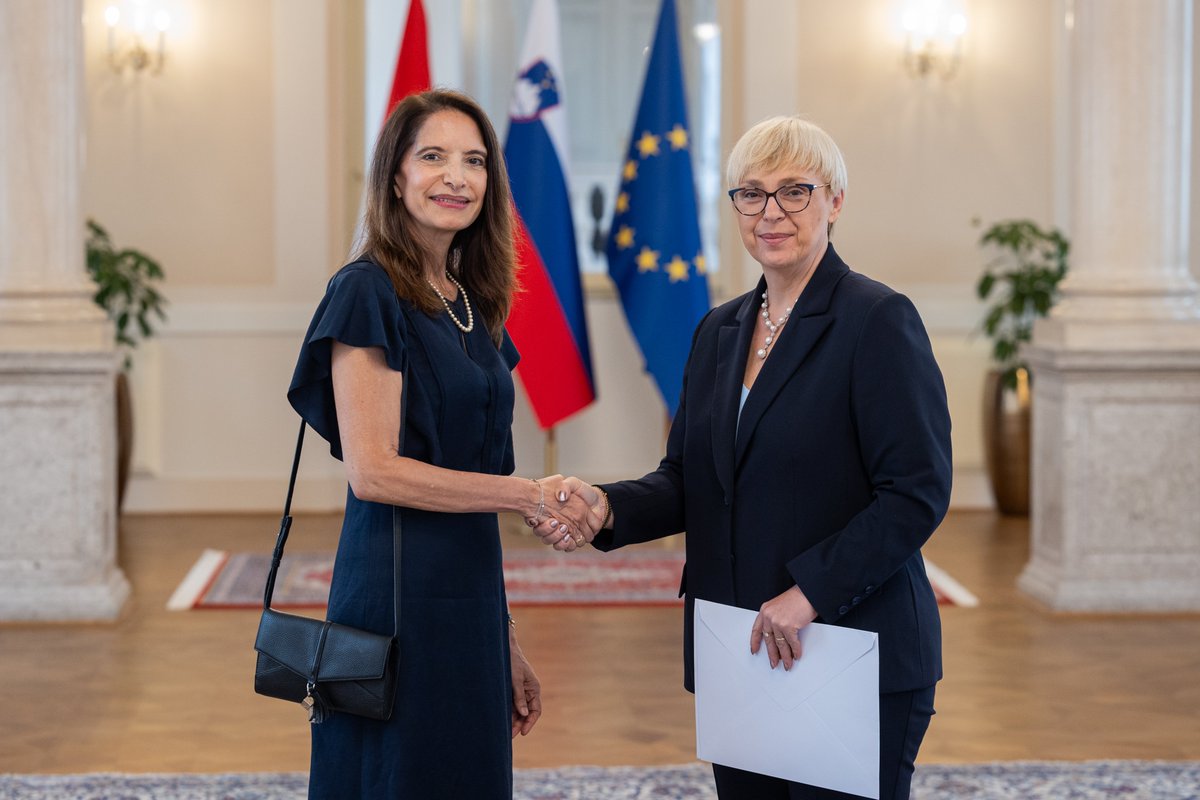 CancilleriaPeru's tweet image. #NoticiasTorreTagle | La embajadora María Eugenia Echeverría presentó ante la presidenta de la República de Eslovenia, Nataša Pirc Musar, las cartas credenciales que la acreditan como Embajadora del Perú en ese país.
👉🏻gob.pe/es/n/1214270