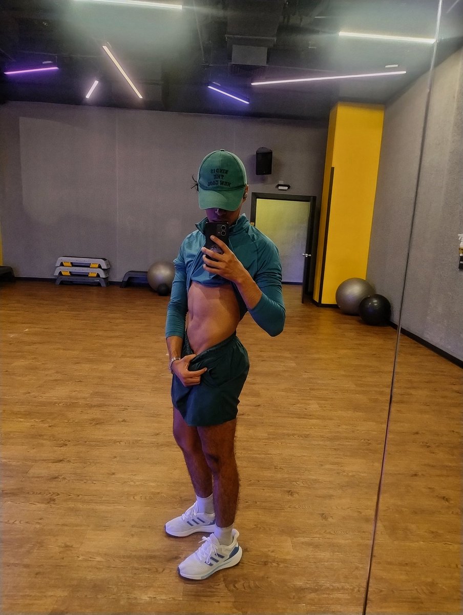 soy el único que huele los interiores después del gym?