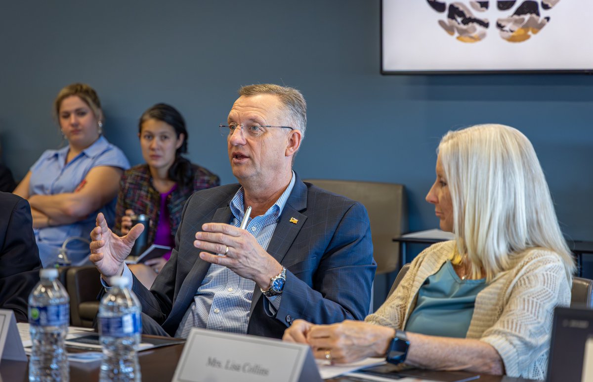 CUAnschutz's tweet image. This week,@SecVetAffairs and @GovofCO visited the Marcus Institute for Brain Health at #CUAnschutz to discuss leading-edge traumatic brain injury care for veterans and first responders.
🗞️ Read about the full visit: bit.ly/4obiahM