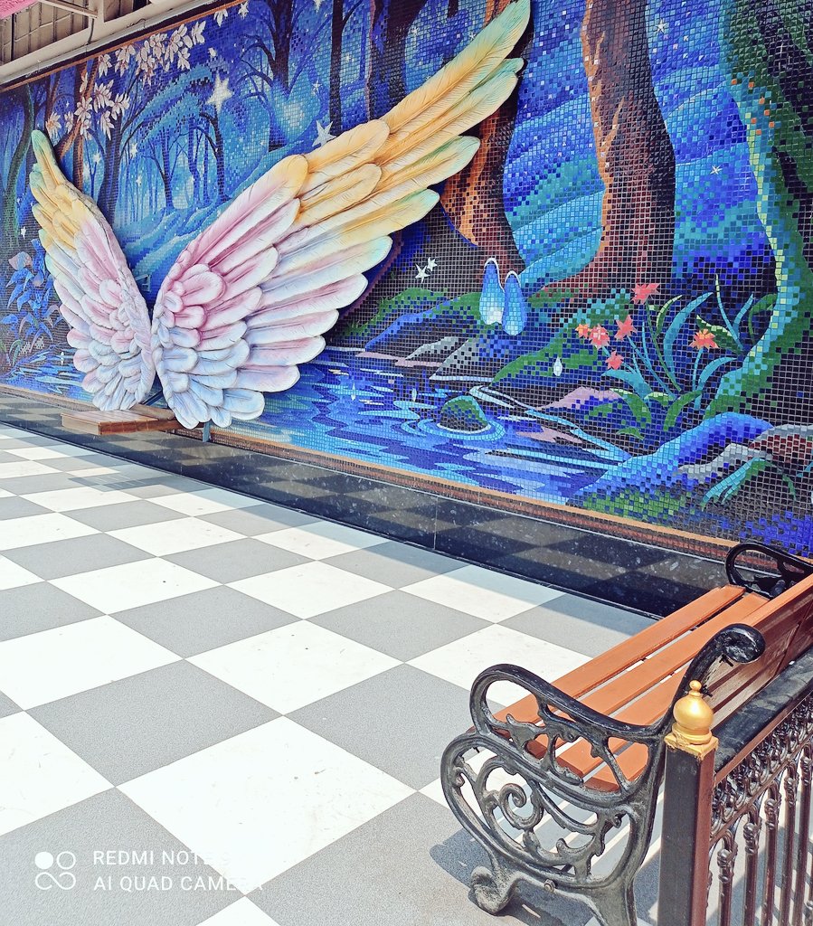 প্রেম এসেছিল নিঃশব্দচরণে।
তাই স্বপ্ন মনে হল তারে-
দিই নি তাহারে আসন।
বিদায় নিল যবে, শব্দ পেয়ে গেনু ধেয়ে।

#রবীন্দ্রনাথ