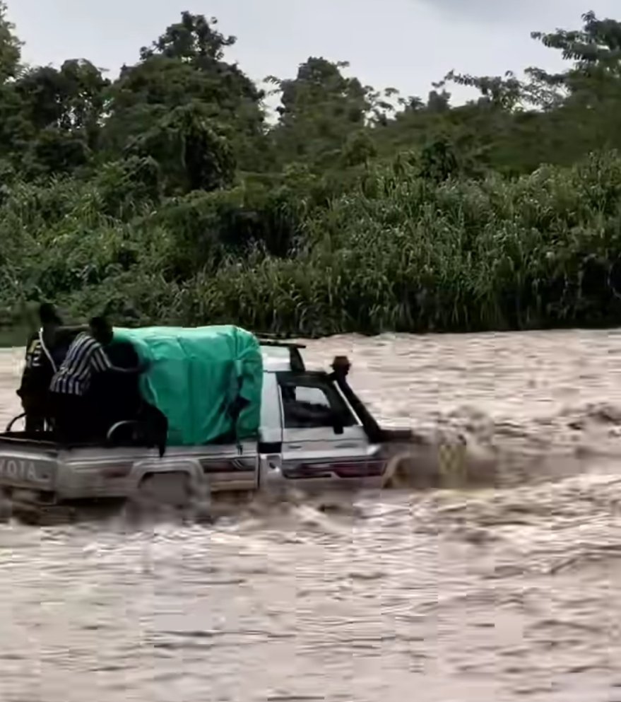Moja ya matumizi mabaya ya land cruiser ni kuipitisha kwenye lami.
