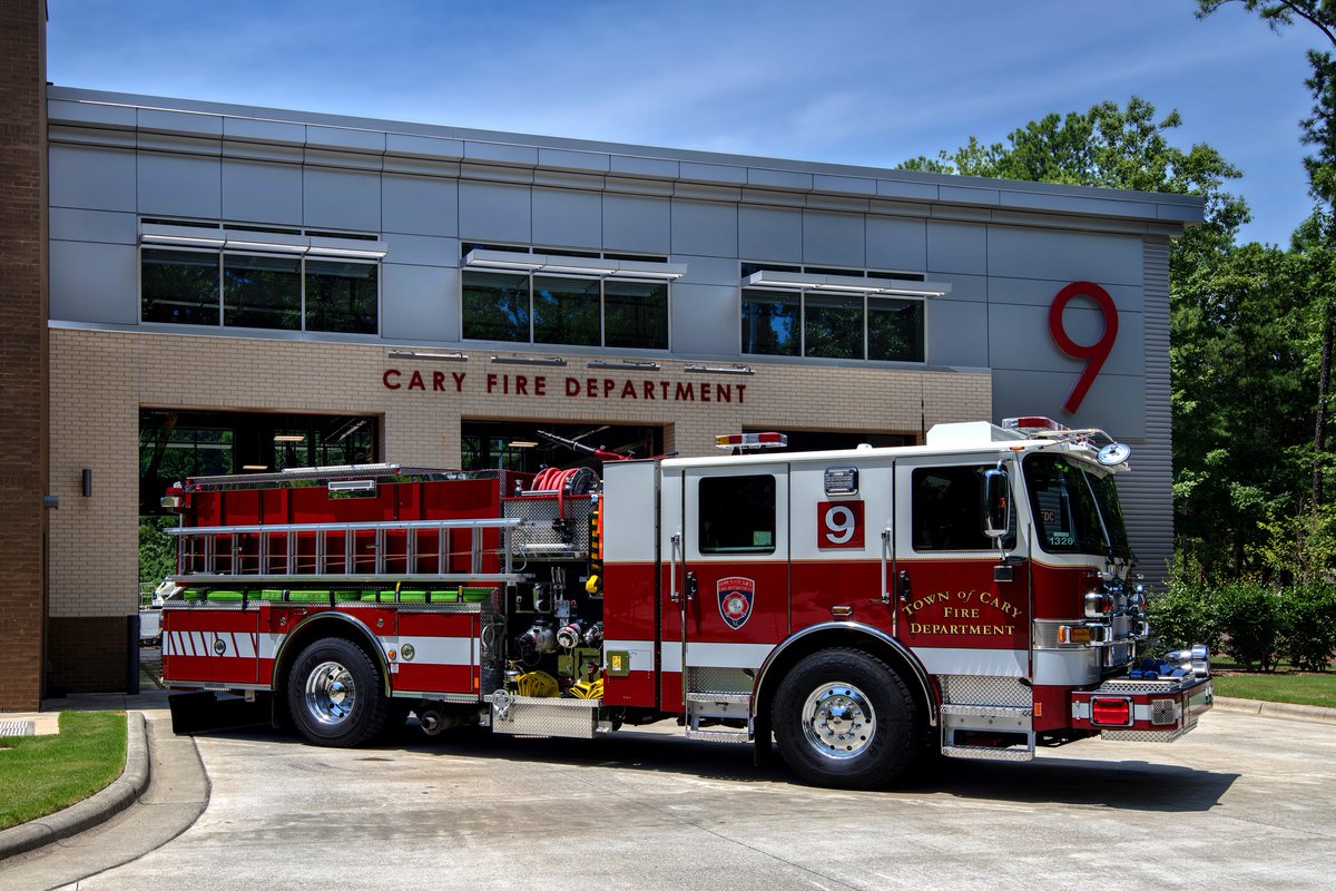 FireApparatus1's tweet image. Cary (NC) FD Receives First Pierce Electric Pumper on East Coast
ow.ly/xY1350WuNnV