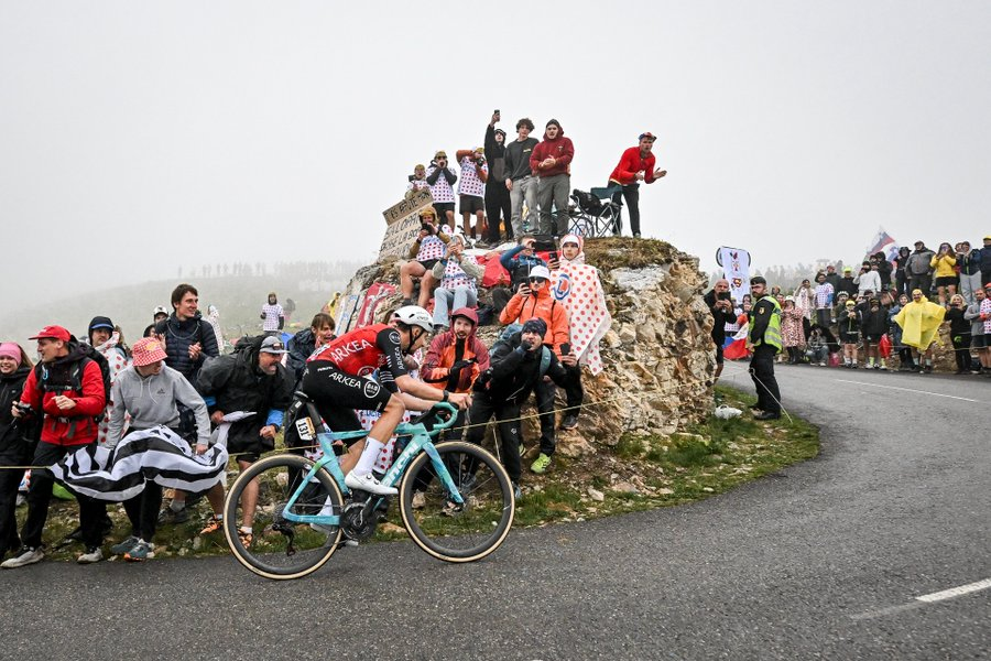 Kévin Vauquelin, vainqueur du #régionTour s'est défendu avec ses armes dans l'étape vers le col de la Lose <a href="/LeTour/">Tour de France™</a>. 12e à l'arrivée, il pointe à la 7e place du classement général <a href="/MaillotjauneLCL/">Maillot Jaune LCL</a>. 👏
 #arkeabbhotels #roulonsaudacieux #TDF2025