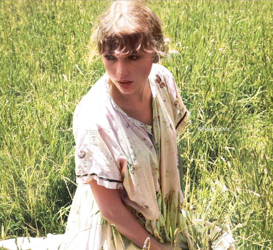 sunhaze7's tweet image. She was so Padme here #5yearsoffolklore
