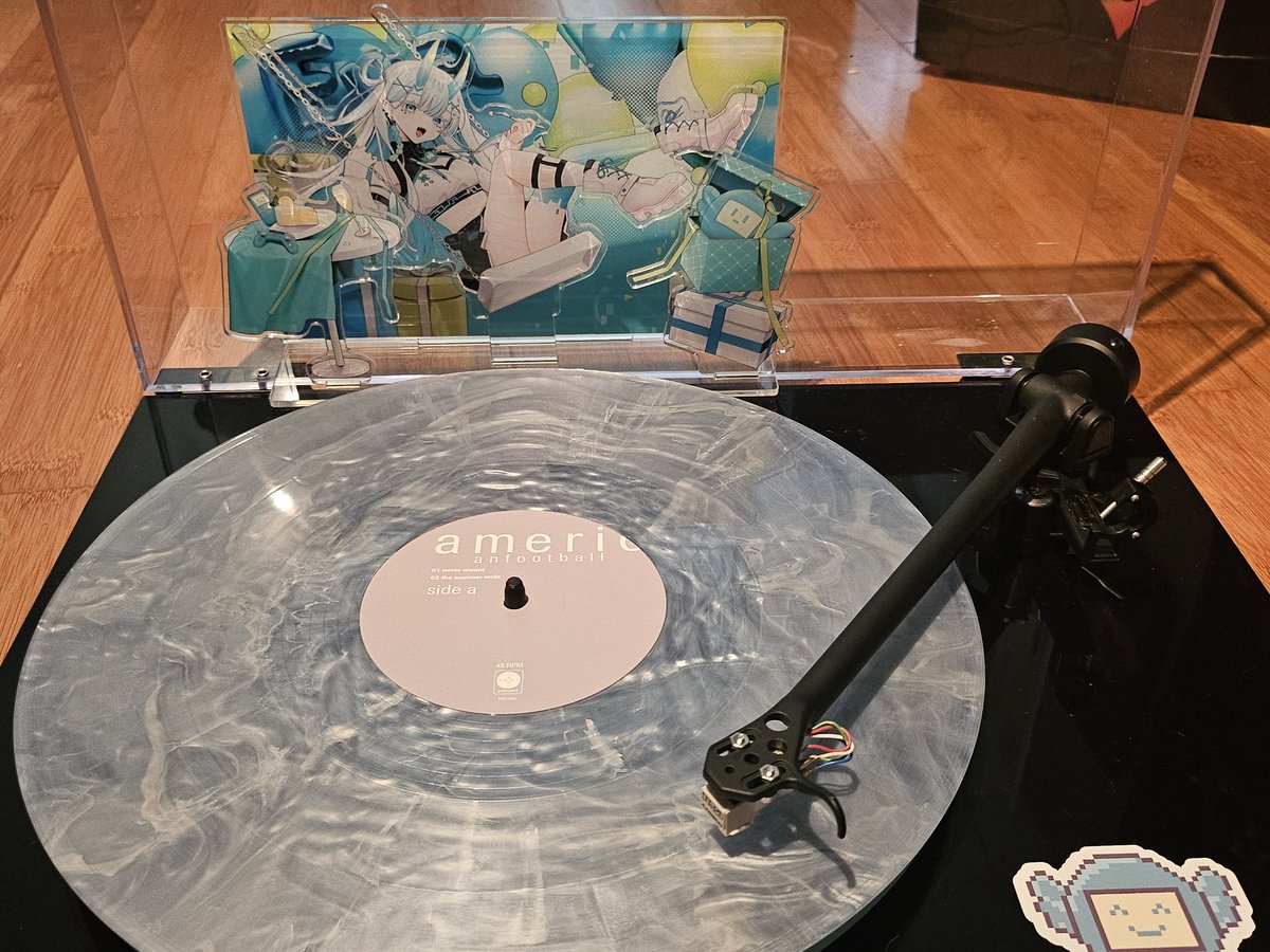 Conky129's tweet image. Math rock has never sounded so cool. The Eva acrylic stand is awesome.
#EvaAnanova