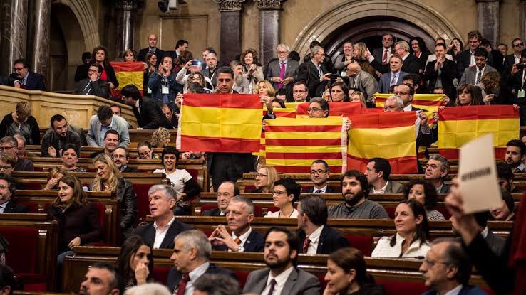 🔴 İspanya’nın Katalonya Parlamentosu, İsrail’e karşı tarihi kararları onayladı:

- Siyonizm ırkçılık olarak kabul edildi

- Devlete İsrail’e tam ambargo uygulaması çağrısı yapıldı

- İsrail’e silah taşıyan gemilerin limanlara yanaşmasının yasaklanması istendi

- İsrail ile tüm