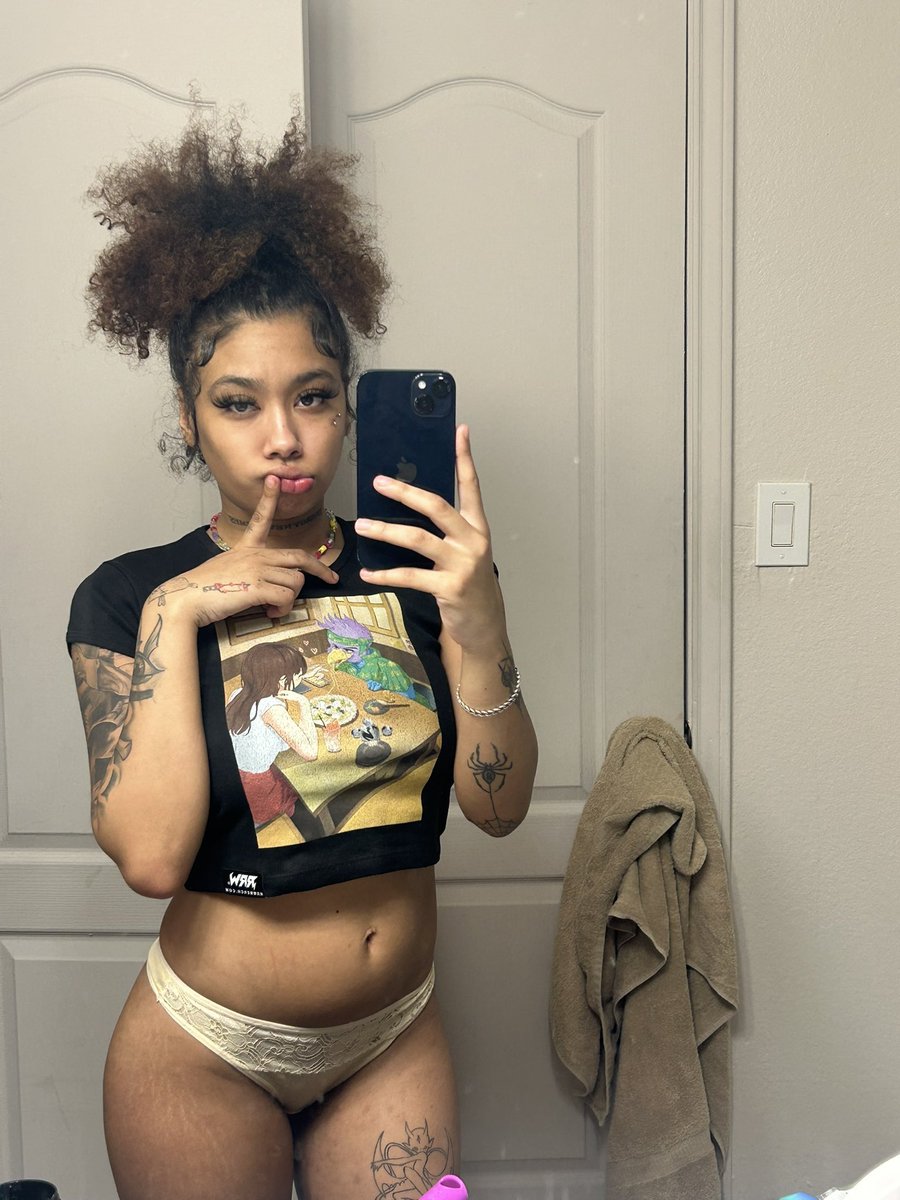 geekygeekybaaby's tweet image. Tonight you can call my phone 🥺📞