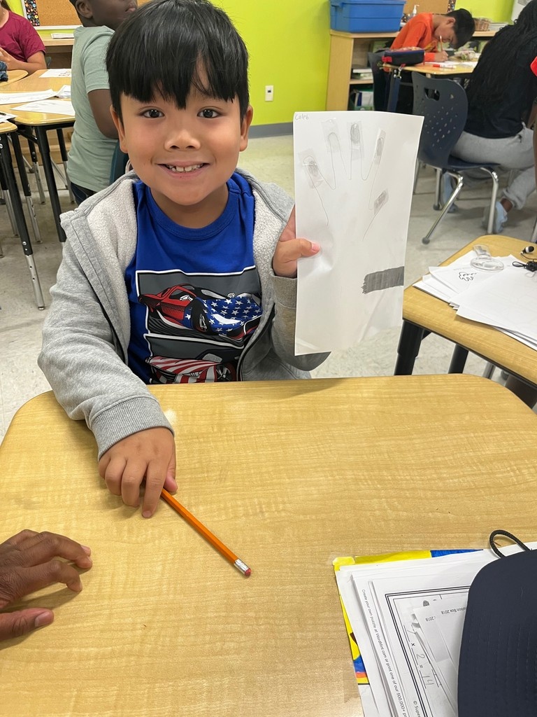 Ms. Romanyszyn and Ms. Brianna’s Grade 3/4 class had a blast during a Let’s Talk Science workshop! Students explored the importance of fingerprints, discovered that everyone’s are unique, and even experimented by stamping their own prints to identify fingerprint patterns. 🔍🖐️🧠