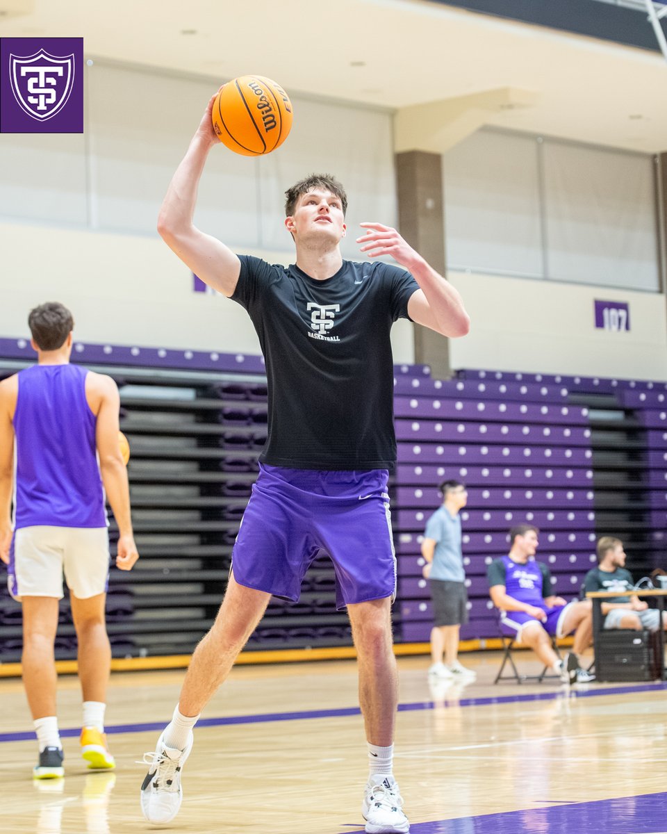 TommieMBBall's tweet image. 🔙✌️🏀 @KyleCounts24 

#RollToms