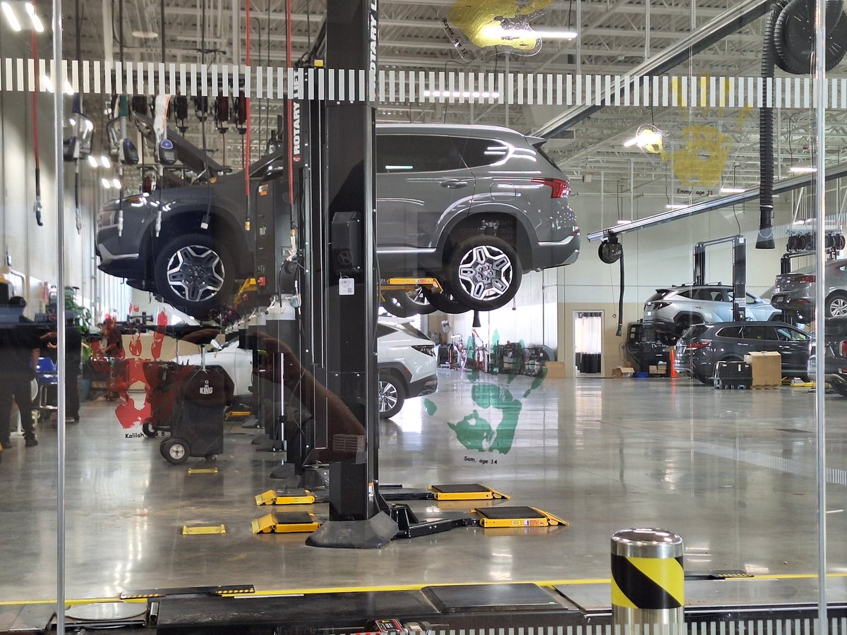JannScottTonite's tweet image. Im at Stevenson Hyundai in Frederick to get my 23 Sante Fe serviced. This place is huge and new. Easy to get to since #Boulder  closed.  Straight up 52 to frontage road